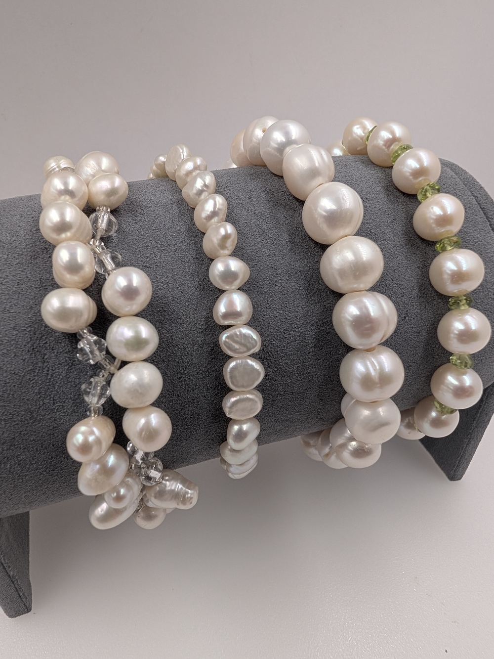 Freshwater Pearl Stretch Bracelet - Ivory Pearl Elegance